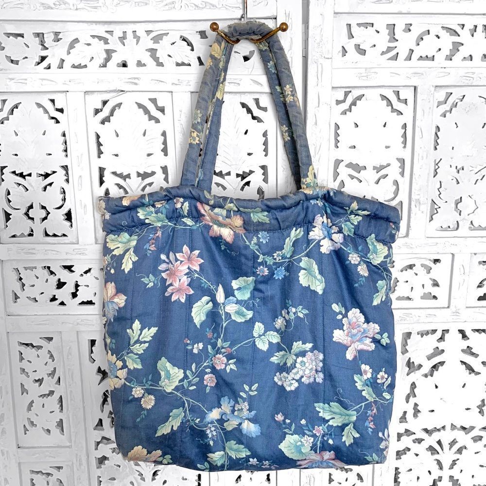 Vintage Tote Folks Large Quilted Tote Bag
